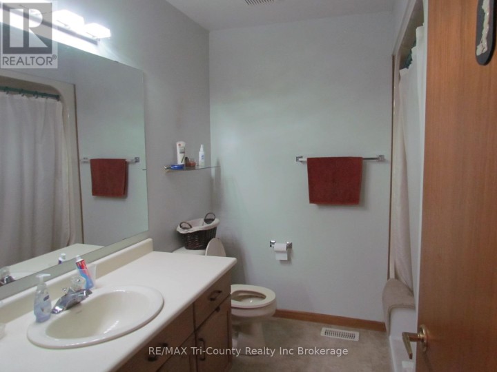 Photo 10 at 29 Beckett Boulevard, Tillsonburg
