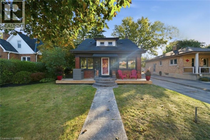 Photo 2 at 13 Forest Road, Echo Place, Brantford
