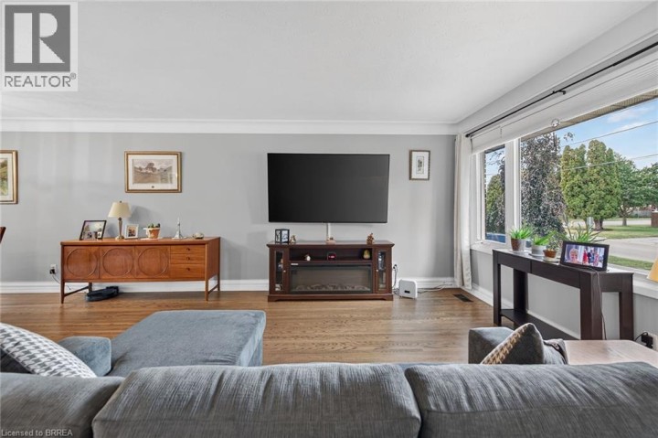 Photo 7 at 41 Kensington Avenue, Rosedale / Gable Height, Brantford