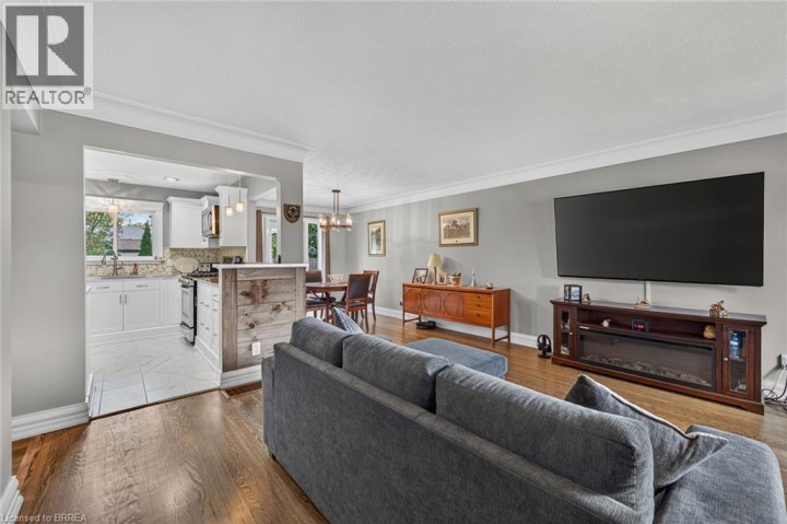 Photo 6 at 41 Kensington Avenue, Rosedale / Gable Height, Brantford