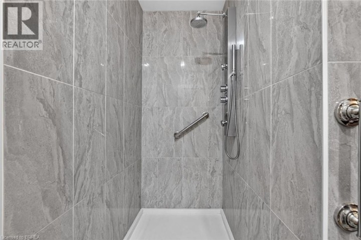 Photo 31 at 41 Kensington Avenue, Rosedale / Gable Height, Brantford