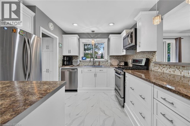 Photo 16 at 41 Kensington Avenue, Rosedale / Gable Height, Brantford