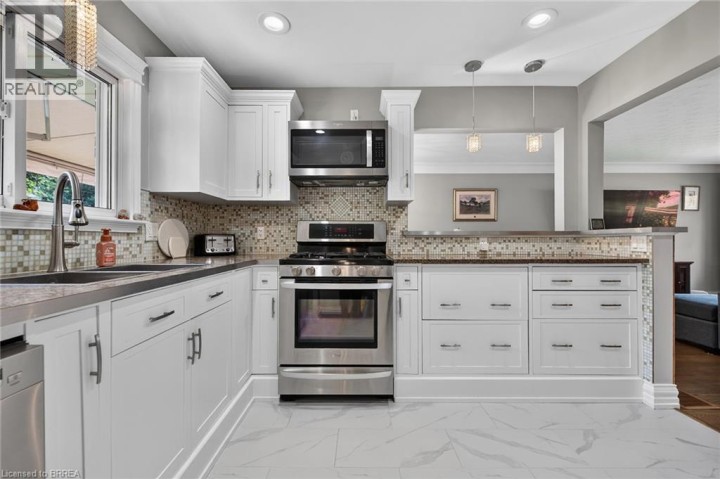 Photo 18 at 41 Kensington Avenue, Rosedale / Gable Height, Brantford