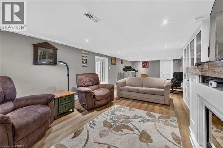 Photo 35 at 41 Kensington Avenue, Rosedale / Gable Height, Brantford