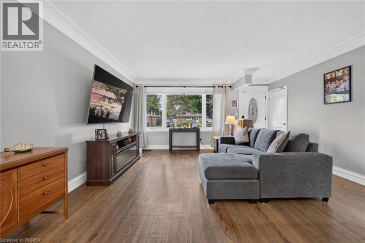 Photo 9 at 41 Kensington Avenue, Rosedale / Gable Height, Brantford