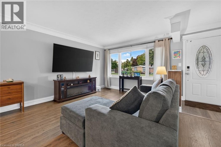 Photo 8 at 41 Kensington Avenue, Rosedale / Gable Height, Brantford