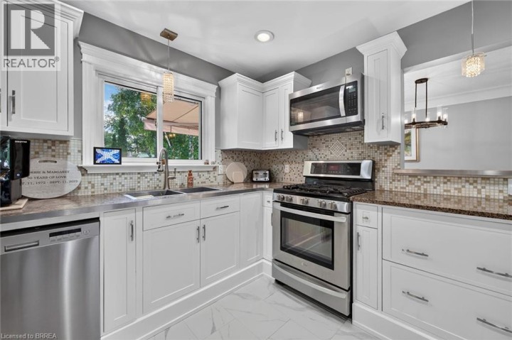 Photo 17 at 41 Kensington Avenue, Rosedale / Gable Height, Brantford