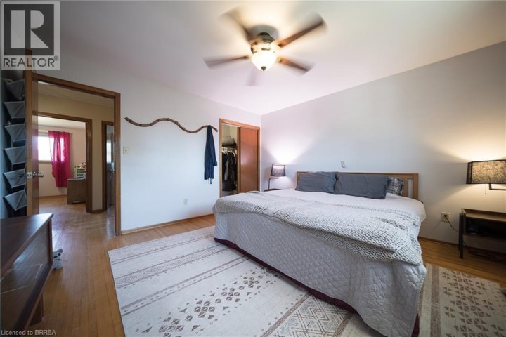 Photo 13 at 32 Avondale Crescent, Echo Place, Brantford