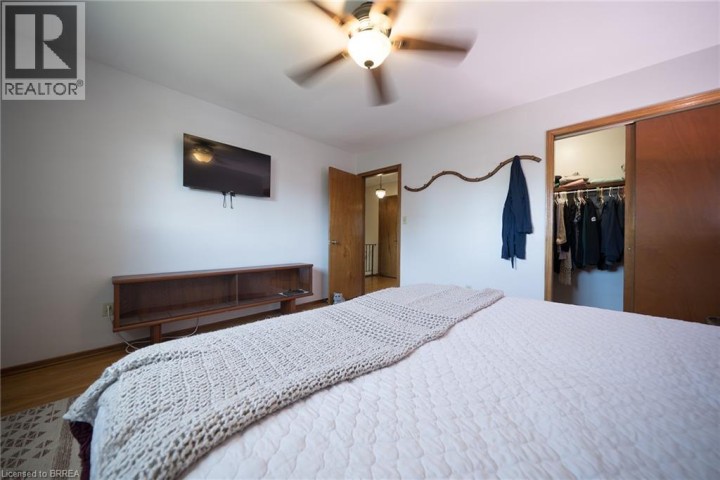Photo 14 at 32 Avondale Crescent, Echo Place, Brantford