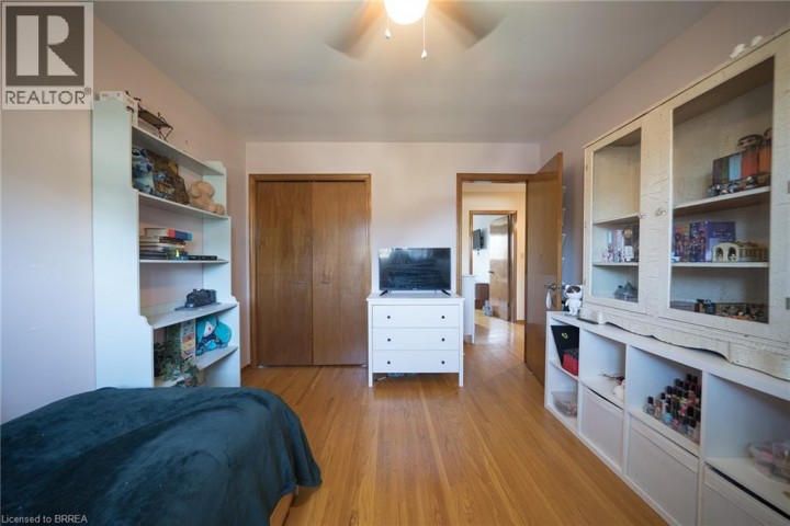 Photo 17 at 32 Avondale Crescent, Echo Place, Brantford