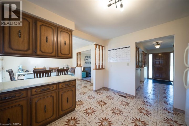 Photo 11 at 32 Avondale Crescent, Echo Place, Brantford