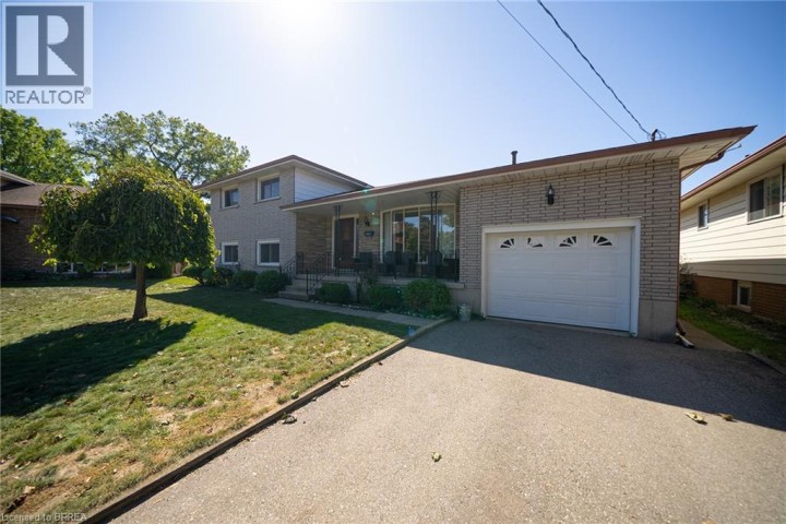Photo 2 at 32 Avondale Crescent, Echo Place, Brantford