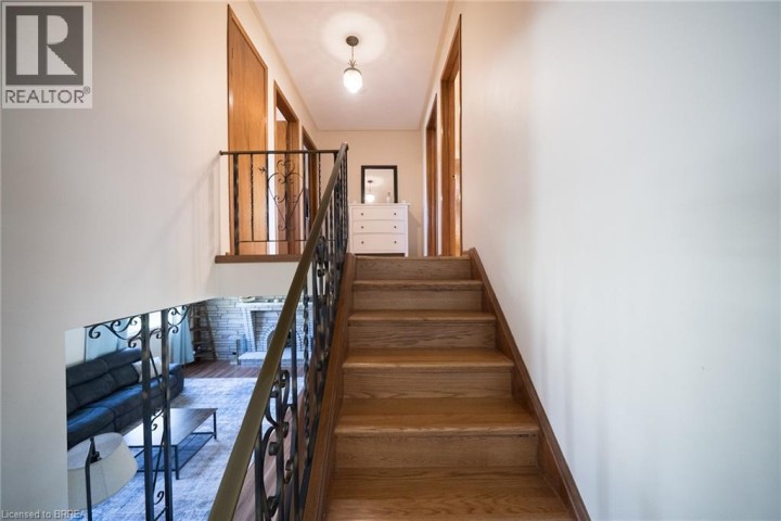 Photo 12 at 32 Avondale Crescent, Echo Place, Brantford