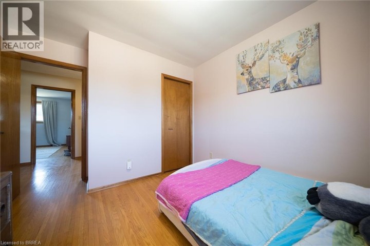 Photo 16 at 32 Avondale Crescent, Echo Place, Brantford