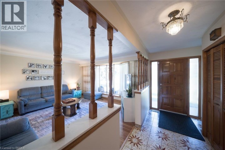 Photo 4 at 32 Avondale Crescent, Echo Place, Brantford