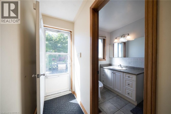 Photo 24 at 32 Avondale Crescent, Echo Place, Brantford