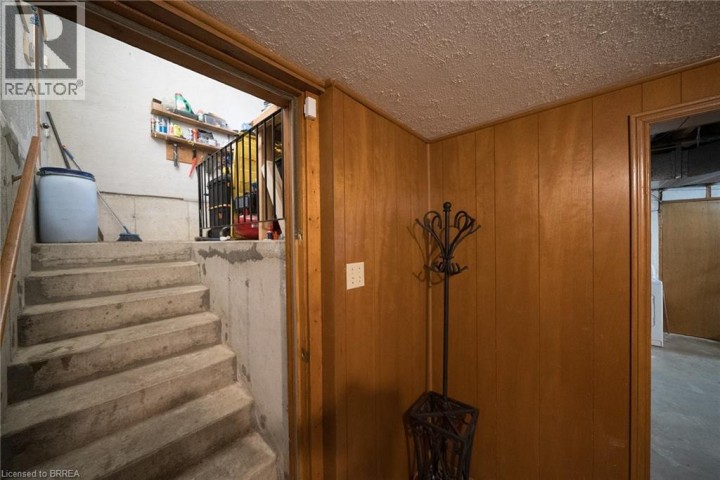 Photo 31 at 32 Avondale Crescent, Echo Place, Brantford