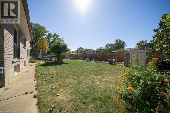 Photo 32 at 32 Avondale Crescent, Echo Place, Brantford