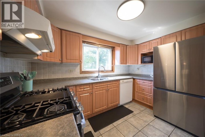 Photo 22 at 32 Avondale Crescent, Echo Place, Brantford