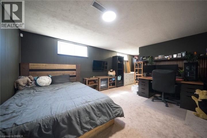 Photo 28 at 32 Avondale Crescent, Echo Place, Brantford