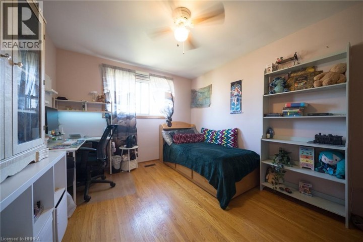 Photo 15 at 32 Avondale Crescent, Echo Place, Brantford