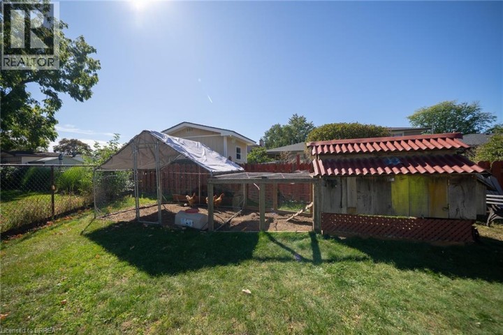 Photo 34 at 32 Avondale Crescent, Echo Place, Brantford