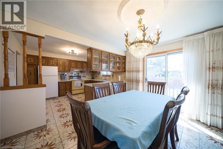 Photo 8 at 32 Avondale Crescent, Echo Place, Brantford