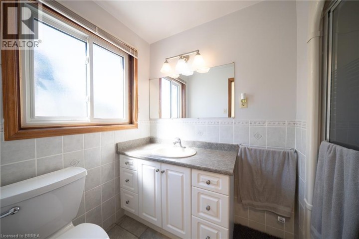 Photo 25 at 32 Avondale Crescent, Echo Place, Brantford
