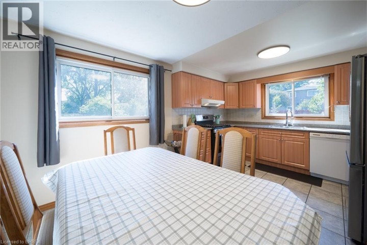 Photo 21 at 32 Avondale Crescent, Echo Place, Brantford