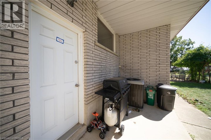 Photo 37 at 32 Avondale Crescent, Echo Place, Brantford