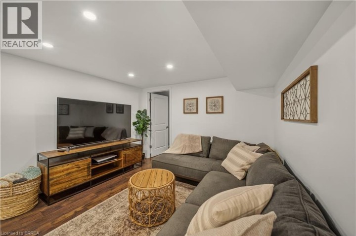 Photo 23 at 47 Buckingham Street, Fairview / Greenbrier, Brantford