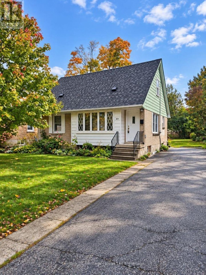 Photo 1 at 821 Wilton Crescent, Woodstock - North, Woodstock