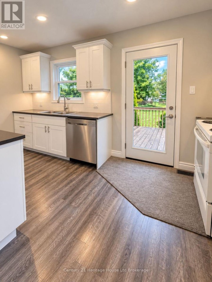 Photo 18 at 821 Wilton Crescent, Woodstock - North, Woodstock