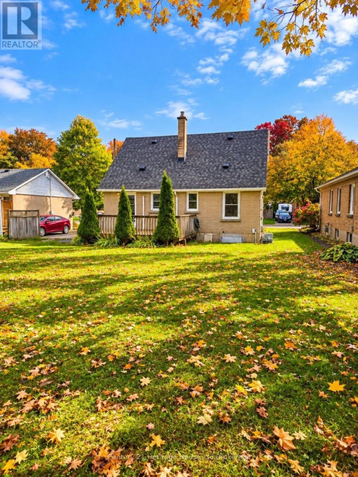 Photo 33 at 821 Wilton Crescent, Woodstock - North, Woodstock
