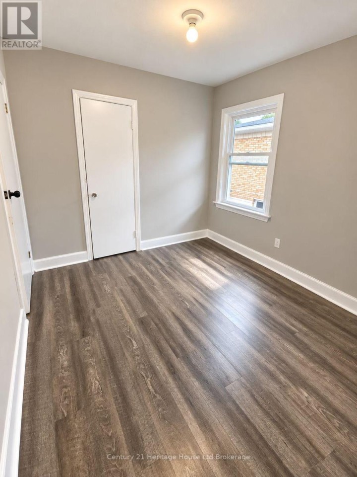 Photo 6 at 821 Wilton Crescent, Woodstock - North, Woodstock