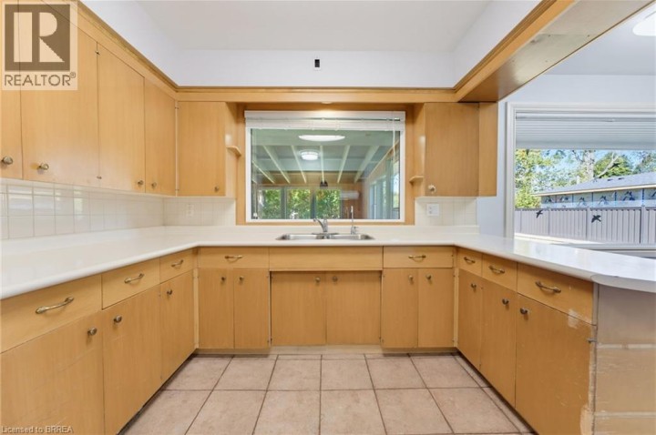 Photo 13 at 11 Belholme Avenue, Tutela Heights, Brantford