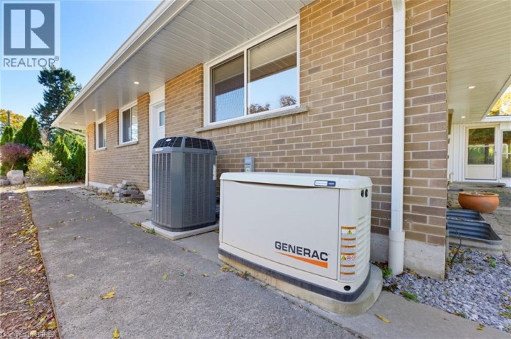 Photo 33 at 11 Belholme Avenue, Tutela Heights, Brantford
