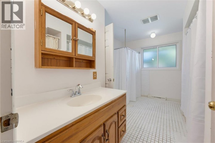 Photo 20 at 11 Belholme Avenue, Tutela Heights, Brantford