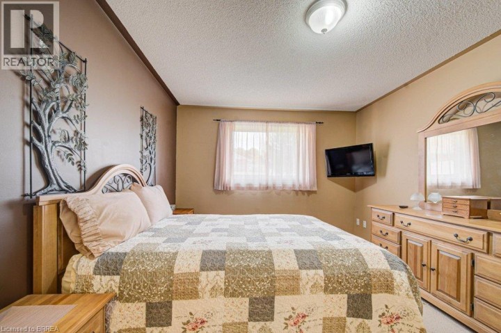 Photo 25 at 48 Harris Avenue, North Park / Wood St., Brantford