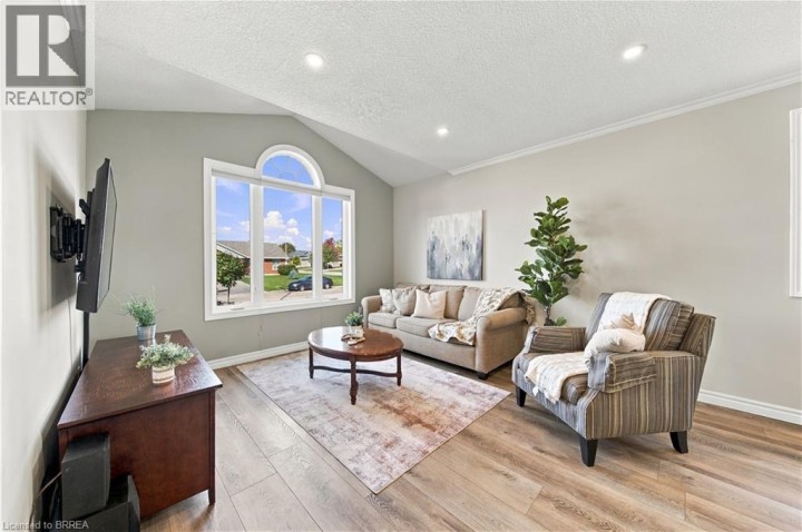 Photo 5 at 4 MacPherson Drive, Innerkip (Fair Grounds), Woodstock