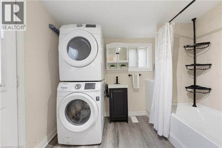 Photo 10 at 20 House Avenue, Terrace Hill, Brantford