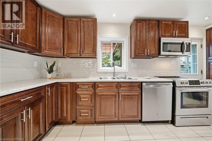 Photo 12 at 271 Park Avenue, East Ward, Brantford