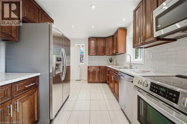 Photo 13 at 271 Park Avenue, East Ward, Brantford