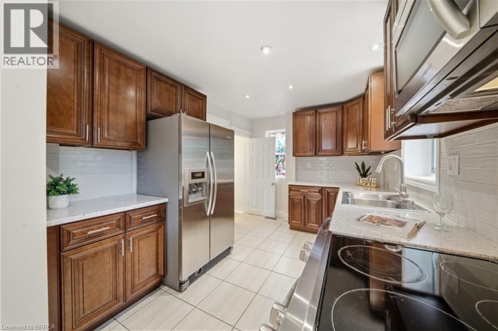 Photo 14 at 271 Park Avenue, East Ward, Brantford