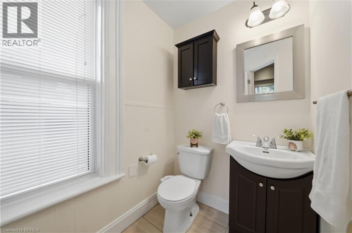 Photo 15 at 271 Park Avenue, East Ward, Brantford