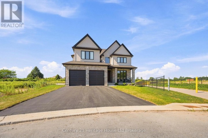 Photo 2 at 18 Thompson Court, Tillsonburg