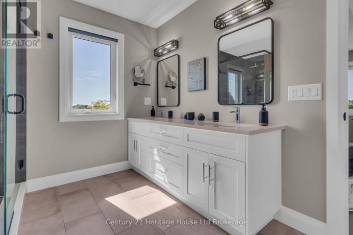 Photo 32 at 18 Thompson Court, Tillsonburg