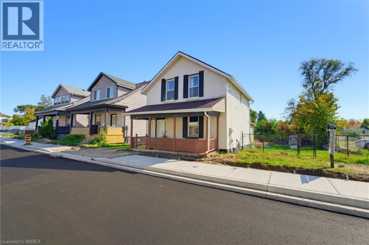 Photo 3 at 256 Dundas Street, Woodstock - South, Woodstock