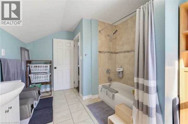 Photo 18 at 256 Dundas Street, Woodstock - South, Woodstock