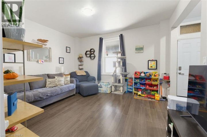 Photo 11 at 252 Dundas Street, Woodstock - South, Woodstock
